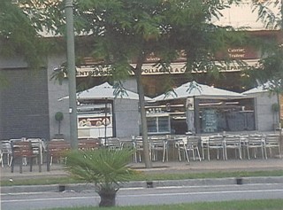Local i terrassa del bar, cafeteria, restaurant MONSIEUR FRAN&Ccedil;OIS - HBA que va esta obert a l'avinguda del mar de Gav&agrave; Mar fins que va haver de tancar per sent&egrave;ncia judicial